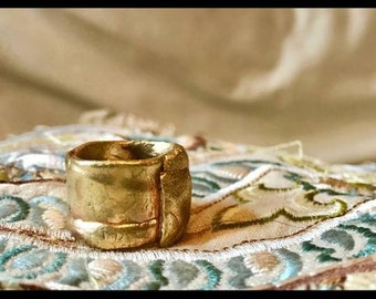 Anillo de bronce