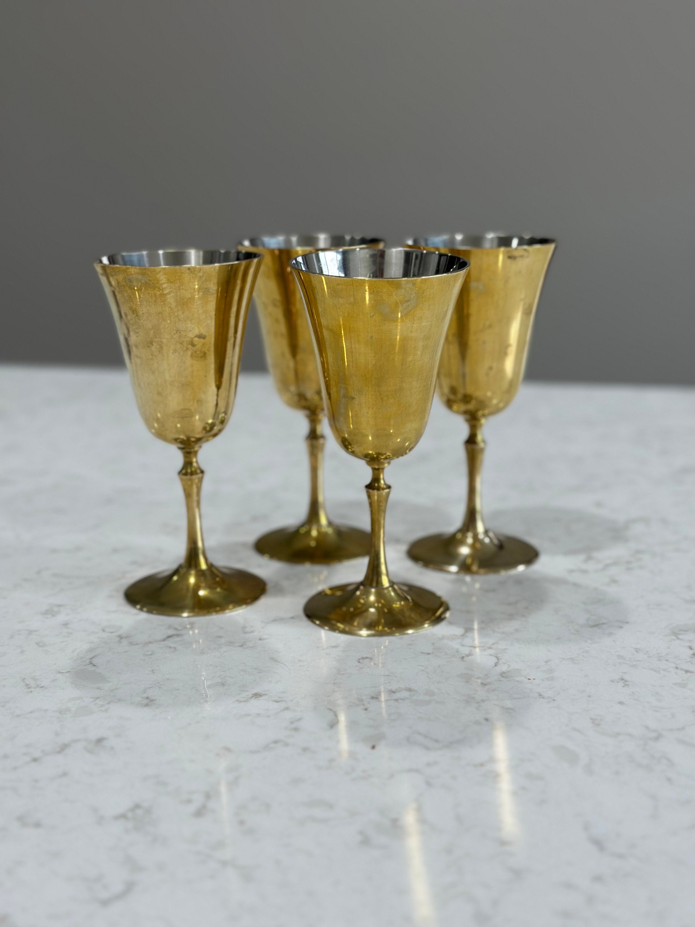Gobelet à Champagne en métal, Gobelet à vin rouge décoratif Keep Wine Cool  en acier inoxydable 304 élégant pour bar(Miroir de tasse d'oreille de  fleur) : : Cuisine et Maison