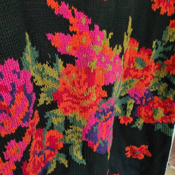 Vintage 1980s Dark Floral Cotton Sweater | Womens… - image 3