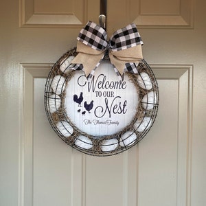 Beautiful farmhouse chicken personalized WELCOME WREATH door hanger wall decor hen rooster chicken wire 14-15" Custom/PERSONALIZED