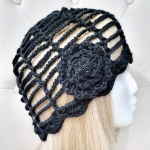 Retro 70&#39;s Style Mesh Flower Beanie - Black