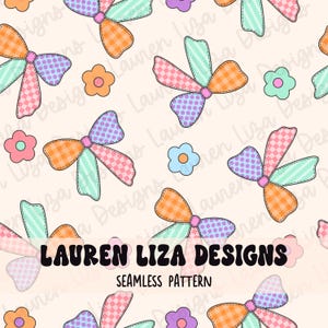 Puede incluir: Un patrón sin costuras con un diseño repetitivo de lazos de retazos coloridos sobre un fondo rosa claro. Los lazos están hechos de cuadrados y rayas de diferentes colores, incluyendo naranja, rosa, morado, verde y azul. El texto "LAUREN LIZA DESIGNS" y "SEAMLESS PATTERN" está incluido en el diseño.