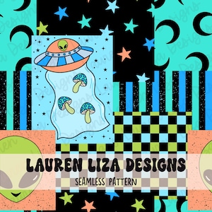 Peut inclure: Un motif sans couture représentant un extraterrestre vert dans une soucoupe volante, des champignons, des étoiles et des motifs à carreaux et à rayures en bleu, vert, noir et blanc. Le texte "LAUREN LIZA DESIGNS" et "SEAMLESS PATTERN" est inclus dans le motif.