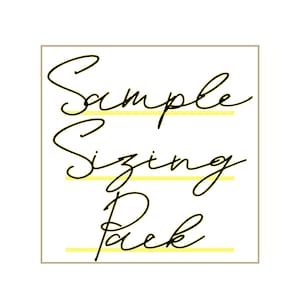 Puede incluir: Un rectángulo marrón con líneas amarillas y el texto "Sample Sizing Pack" escrito en cursiva negra.