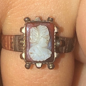 Victorian 10 Karat Yellow Gold Carnelian Shell Gemstone Carved Cameo Ring Babys Children’s Child’s Size Split Band 10KT KT Antique Size 1.5