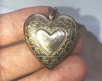 C1940s Etched Sterling Silver Vermeil Heart Locket Necklace Gold Finish
