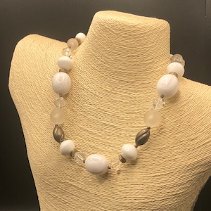 Vintage dauplaise Beaded necklace white swirl barrel and clear acrylic Lucite Silvertone Costume cocktail