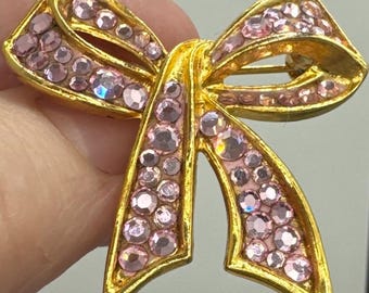 Broche vintage de James Arpad con cinta de diamantes de imitación Swarovski rosa, pin de concienciación sobre el cáncer de mama, firmado por el diseñador, regalo para supervivientes, joyería de concienciación Octo