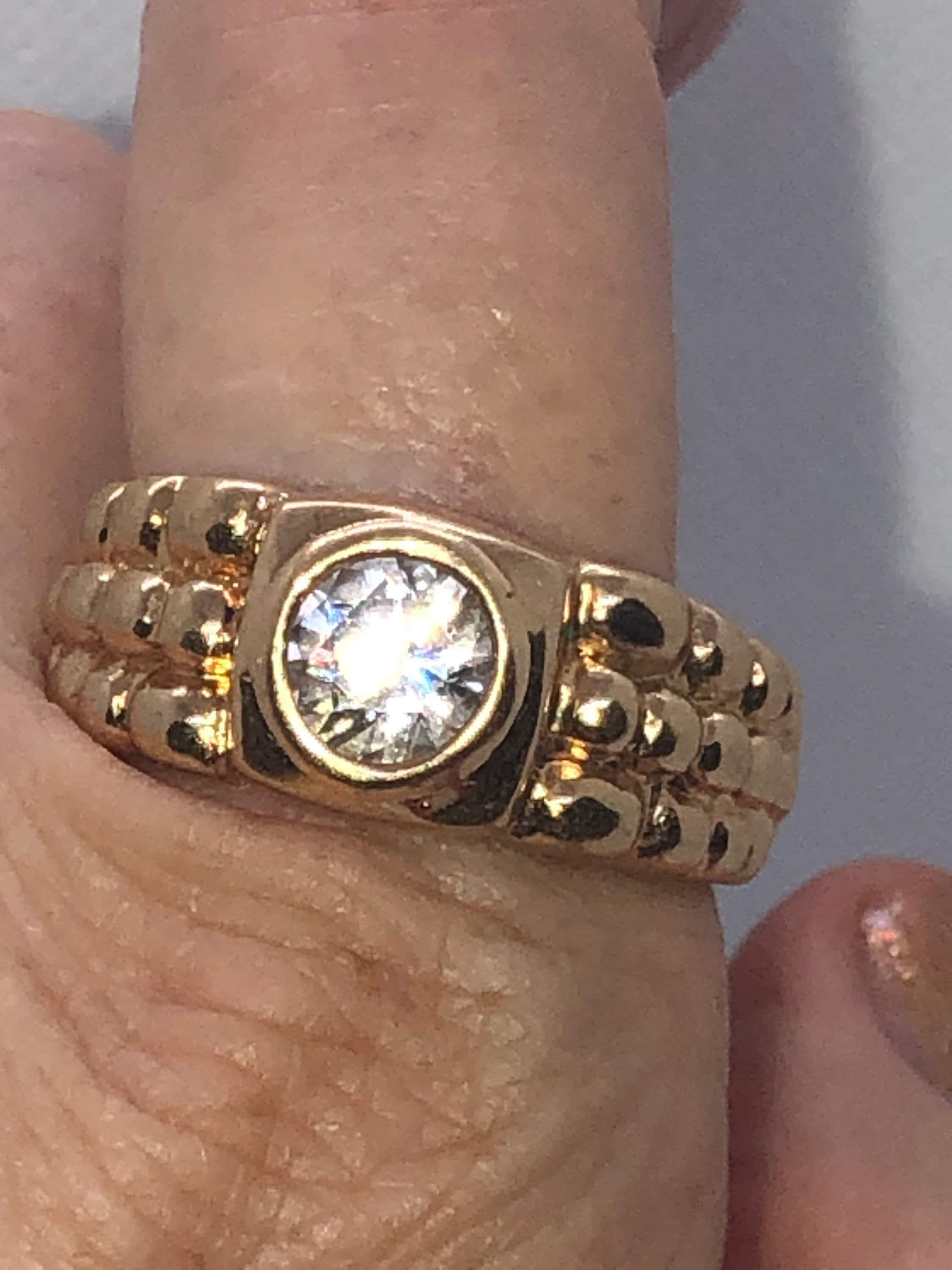 10K gold Ring with coral, size 8 (LIND) 10K gold Ring with coral, size 8 (LIND)