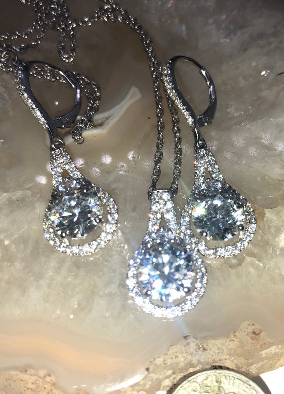 Beautiful FZN Simulated Diamonds/CZ Earrings & Pen