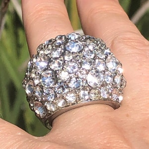 Beautiful vintage rhinestone cocktail costume bubble  ring apProximately size 5 statement