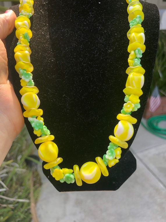 Gorgeous vintage antique bright yellow & green gl… - image 10