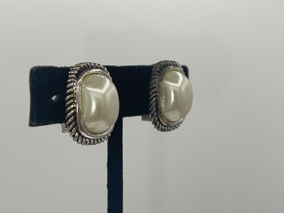 Vintage Carolee Faux Pearl Clip Earrings Designer… - image 6