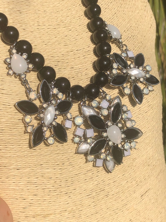 Beautiful Black House White Market Crystal Flower Nec… Gem