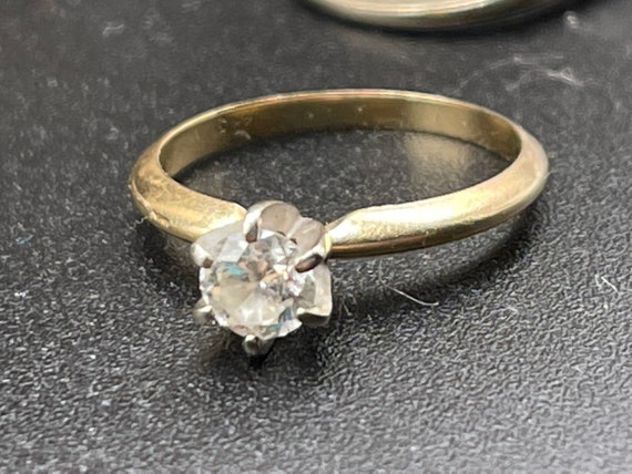 Gorgeous Vintage genuine diamond solitaire ring .… - image 1