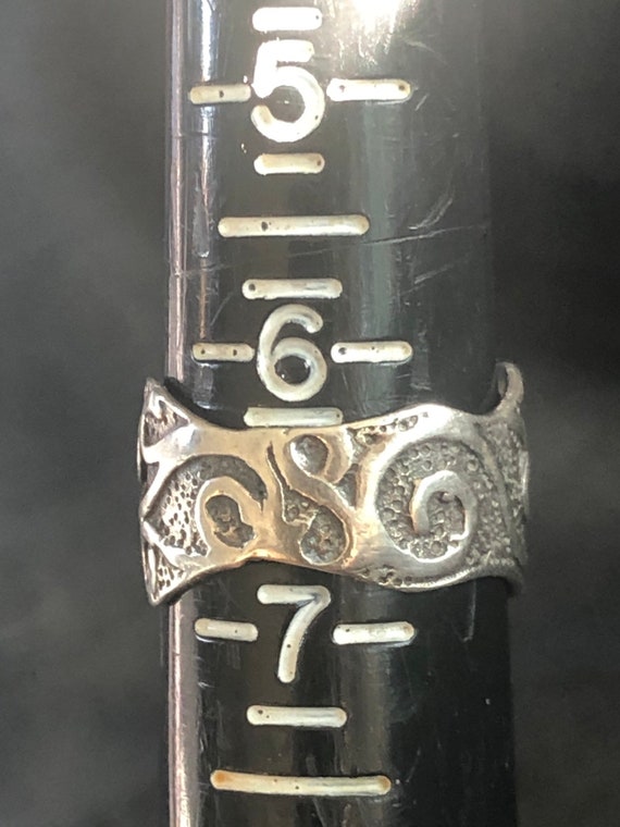 Vintage Celtic sterling silver Viking scroll band… - image 4