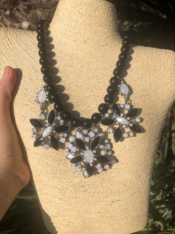 Beautiful Black House White Market Crystal Flower Nec… Gem