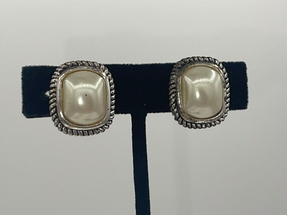 Vintage Carolee Faux Pearl Clip Earrings Designer… - image 2