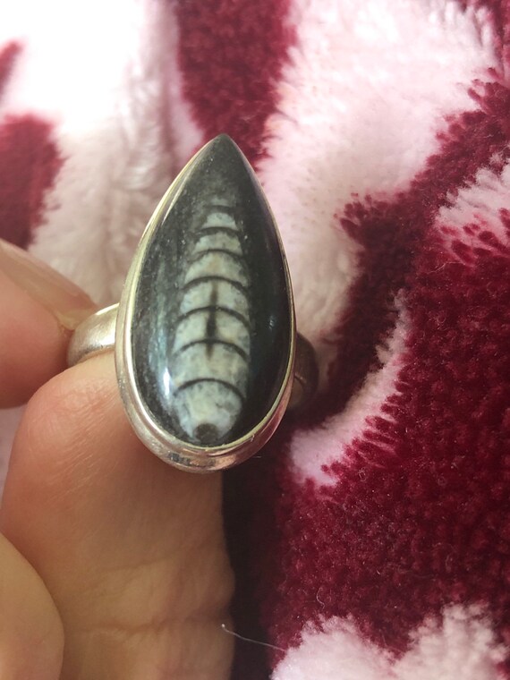 Beautiful fossil black and white ring sterling si… - image 9