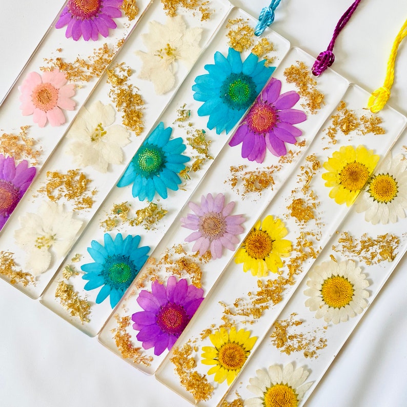 Dried flower and gold flake resin bookmark | Homemade 