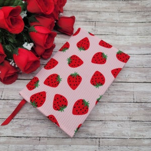 Copertine per libri STRETCHABLE, proteggi libri, custodia per libri, copertina in tessuto per libri, copertina per Bibbia, copertina per diario, copertina per planner - maglia a coste color fragola-