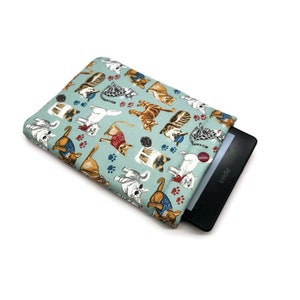 Kindle Paperwhite Sleeve, Kindle Case, kindle Pouch, Kindle Protector, Ereader Sleeve, Mass Market Book, Book Sleeve -Cats with Yarn-