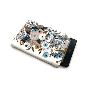Kindle Paperwhite Sleeve, Kindle Case, kindle Pouch, Kindle Protector, Ereader Sleeve, Mass Market, Book Sleeve -Garden Party Vines Cream-