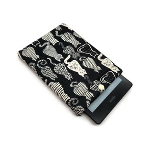 Kindle Paperwhite Sleeve, Kindle Case, kindle Pouch, Kindle Protector, Ereader Sleeve, Mass Market Book, Book Sleeve -Patterned Cats-