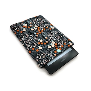 Kindle Paperwhite Sleeve, Kindle Case, kindle Pouch, Kindle Protector, Ereader Sleeve, Mass Market Book, Book Sleeve, Bookish -Matilda-