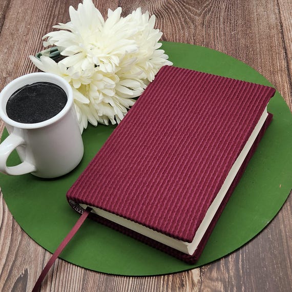 Produktbild von Gepolsterte Buchhülle Verstellbar - Große Schutzhülle Für Bücher, Mit Gummibändern, Dunkelrot