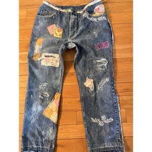 OOAK ARTSY UPCYCLED desgastado blanqueado aplique pintura salpicada hip grunge boho 36