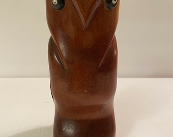 1 Vintage HAND CARVED OWL Folk Art Carving Artist Beautiful Wood Grain And Colors