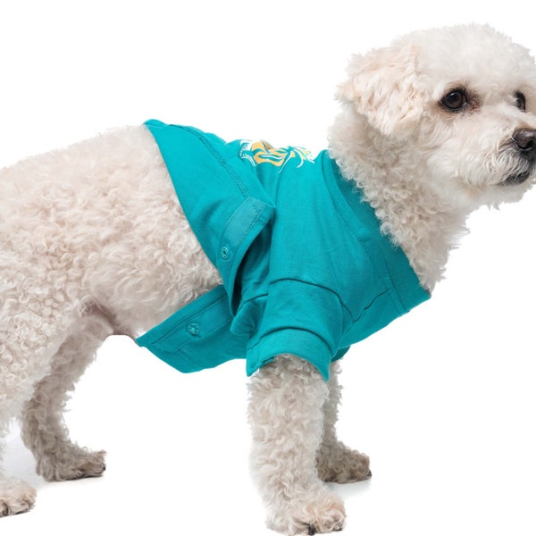 Camicia per cani in cotone organico, Teal Blue Surfing di Fetch The Sun, Abbigliamento per cani firmato per cuccioli piccoli e grandi, Magliette per la maggior parte delle razze, A scatto