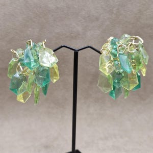 Vintage Clip-on Earrings Cluster Green Two Tone Plastic Crystal Beads Hong Kong 60s Sixties Cute Funky Alternative Retro Kinetic