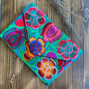 Cartera bordada