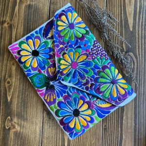 Cartera bordada