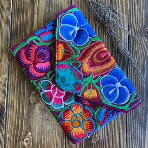 Cartera bordada