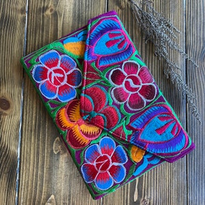 Cartera bordada