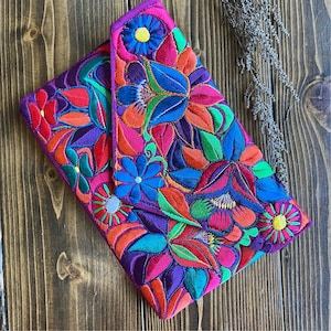 Cartera bordada
