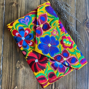 Cartera bordada