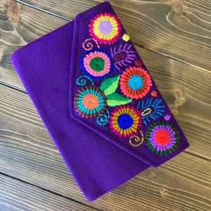 Cartera bordada