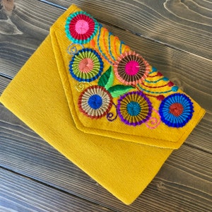 Cartera bordada