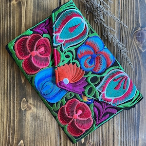 Cartera bordada