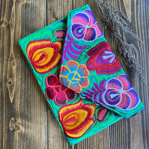 Cartera bordada