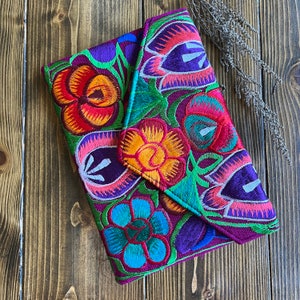 Cartera bordada