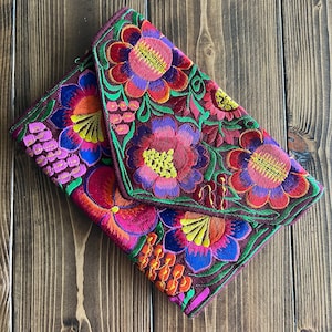 Cartera bordada