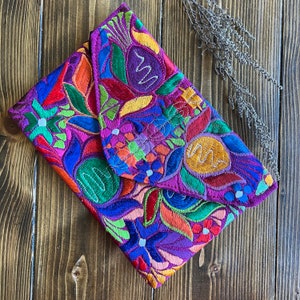 Cartera bordada