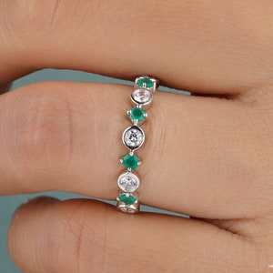 Green Emerald Ring Half Eternity Ring Bezel Set 14K Moissanite Wedding Band Stacking Matching Band Gemstone Dainty Ring Valentine&#39;s Day Gift