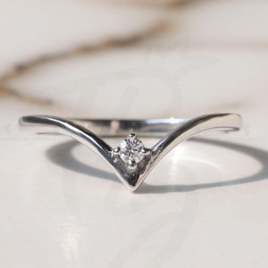 Chevron Ring V Shaped Moissanite Ring Curved Wedding Band for Women Stacking Nesting Band Wish Bone Dainty Ring Stackable Promise Ring Gifts