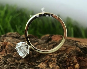 Anillo solitario de moissanita ovalada de 2 quilates. Delicado anillo de compromiso ovalado. Anillo de aniversario de oro amarillo de 14 quilates. Alianza de bodas ovalada alargada para ella.